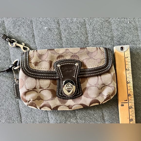 COACH VTG 90s Legacy Signature Turn Lock Brown Wristlet - Picture 8 of 10